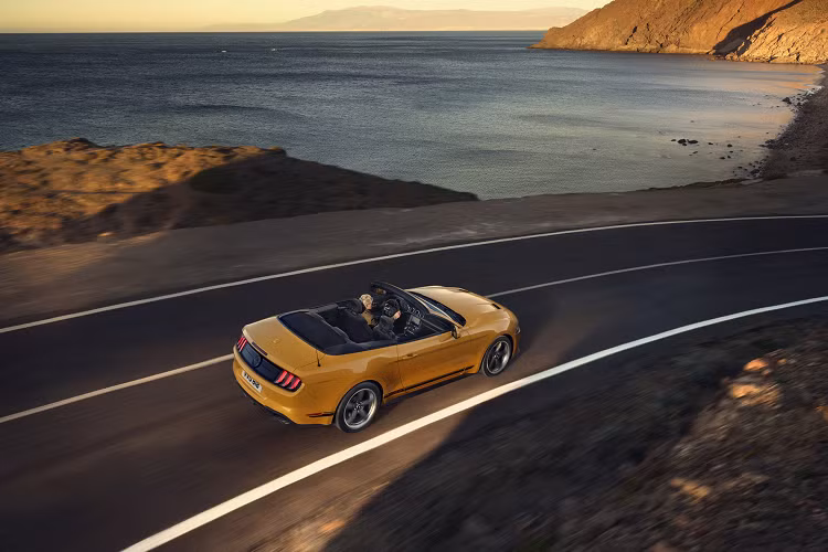 Ford Mustang Convertible California Special động cơ V8