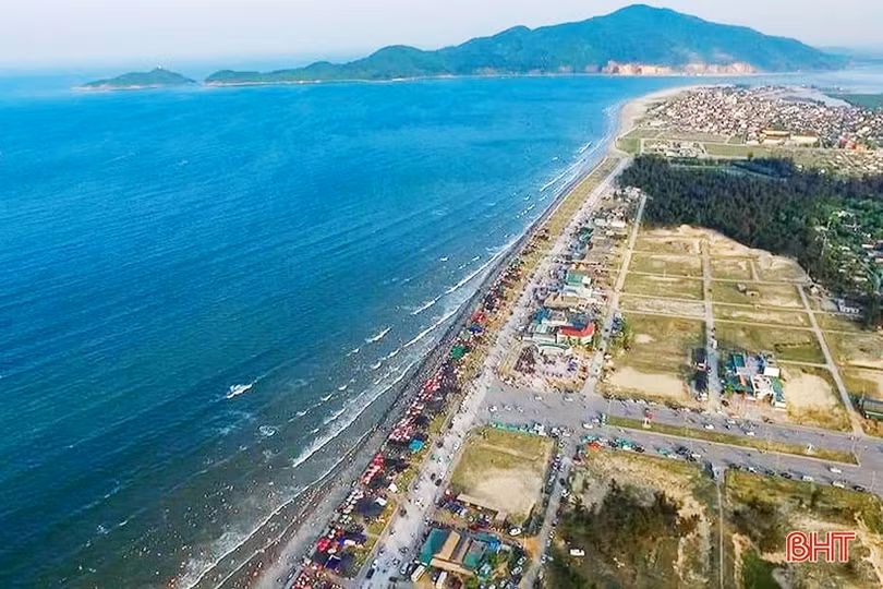 Phố biển Lộc Hà rộn ràng trước ngày khai trương mùa du lịch mới