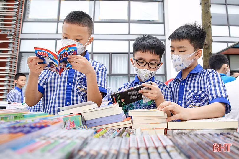 “Những chuyến du hành” trong thế giới của sách tại Trường Albert Einstein Hà Tĩnh