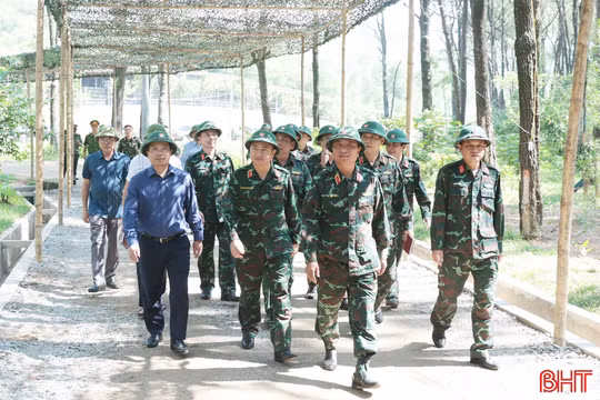 Đoàn công tác Quân khu 4 kiểm tra chuẩn bị diễn tập khu vực phòng thủ tỉnh Hà Tĩnh 