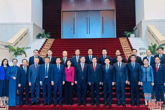 Bí thư Tỉnh ủy Hà Tĩnh tham gia đoàn công tác Chính phủ đến chào Tổng Bí thư - Chủ tịch nước và Thủ tướng Lào