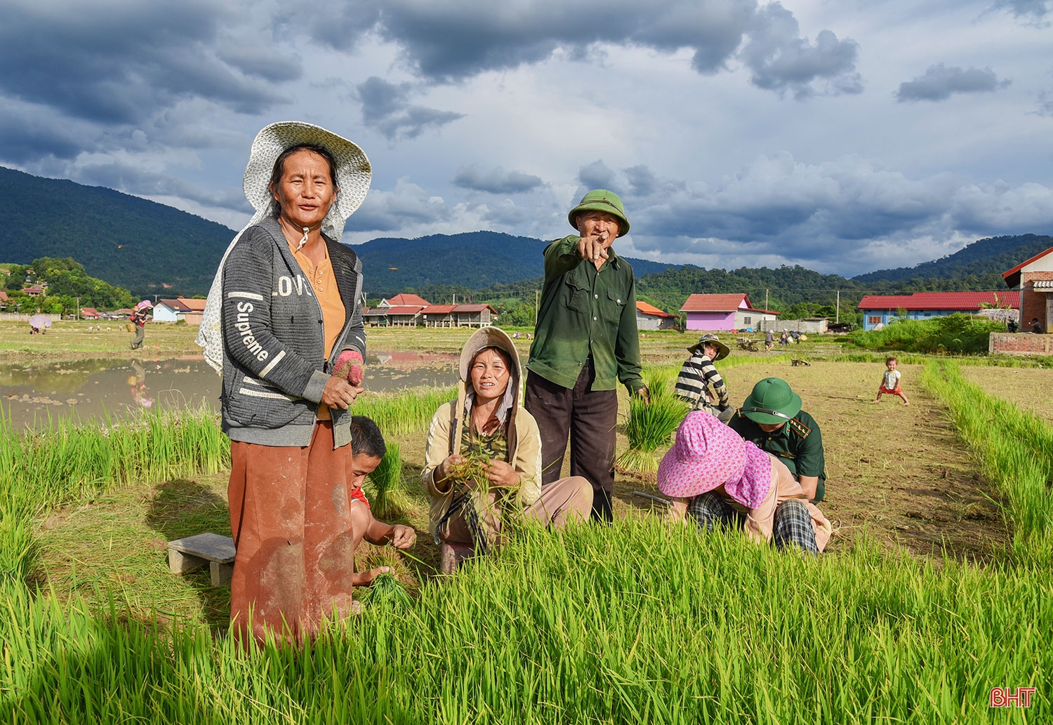 Những người con của đất nước Triệu Voi mang dòng máu Việt (bài 1): Khăm Cợt ấm tình, đậm nghĩa