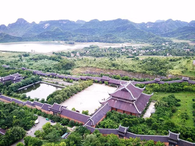 toan canh ngoi chua lon nhat viet nam nhin tu do cao 100m