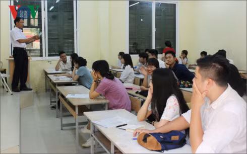 Nhiều trường đại học nhận hồ sơ xét tuyển bằng mức điểm sàn (ảnh minh họa) thi sinh can phan biet ro diem nhan ho so khac diem trung tuyen