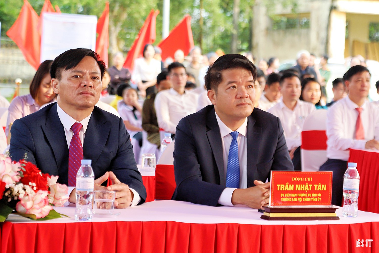 Tham dự tại điểm cầu Trường Phổ thông nội trú liên cấp TH&amp;THCS Hương Bình (xã Hương Bình) có Trưởng ban Nội chính Tỉnh ủy Trần Nhật Tân.