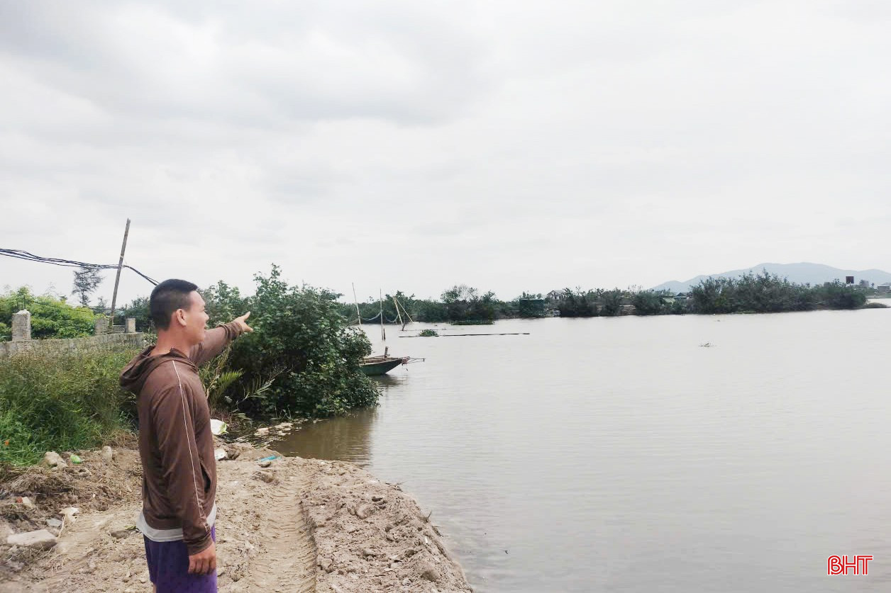bqbht_br_36km-bo-song-qua-thon-song-tien-chua-co-de-ngan-trieu-cuong-khien-nguoi-nuoi-trong-thuy-san-nhieu-phen-lao-dao-vi-ton-that-lon.jpg