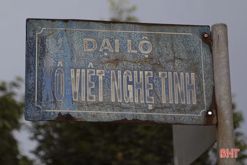 Nhiều biển tên đường, tên ngõ “làm khó” người dân, ảnh hưởng mỹ quan đô thị Hà Tĩnh