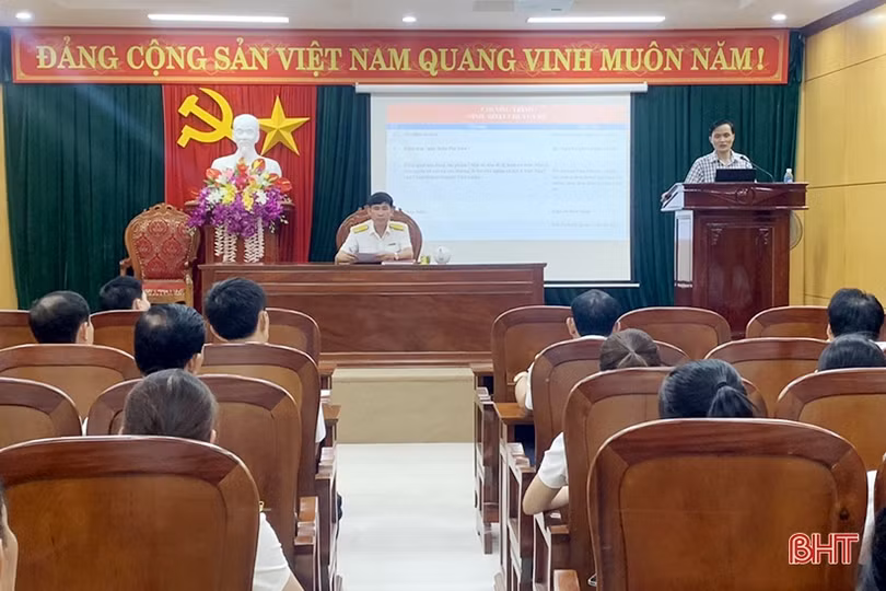 Chi bộ chi cục thuế sinh hoạt chuyên đề về tác phẩm của Tổng Bí thư Nguyễn Phú Trọng