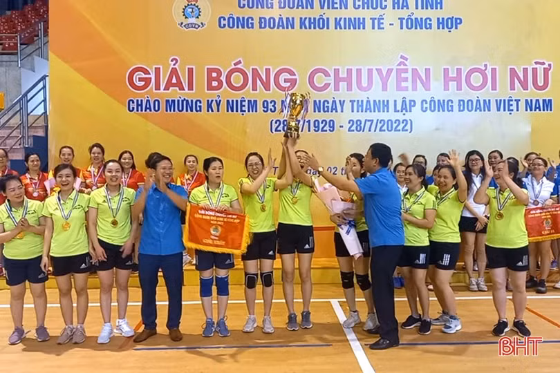 Kho bạc Hà Tĩnh vô địch Giải Bóng chuyền hơi nữ Công đoàn Khối Kinh tế - tổng hợp