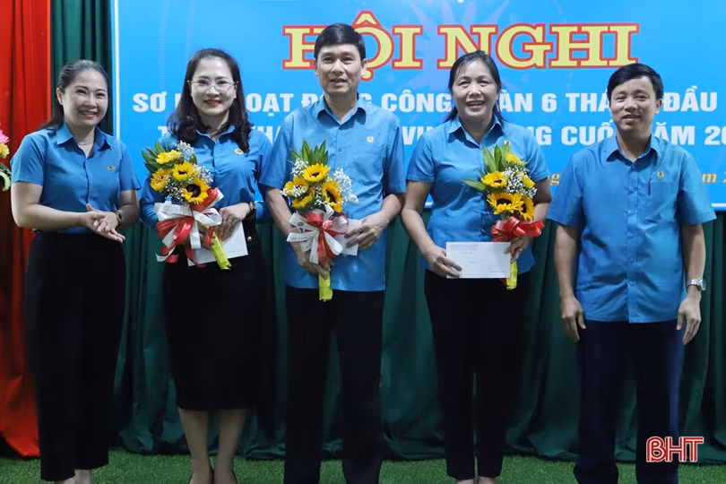 Công đoàn Hà Tĩnh biểu dương 15 tập thể xuất sắc
