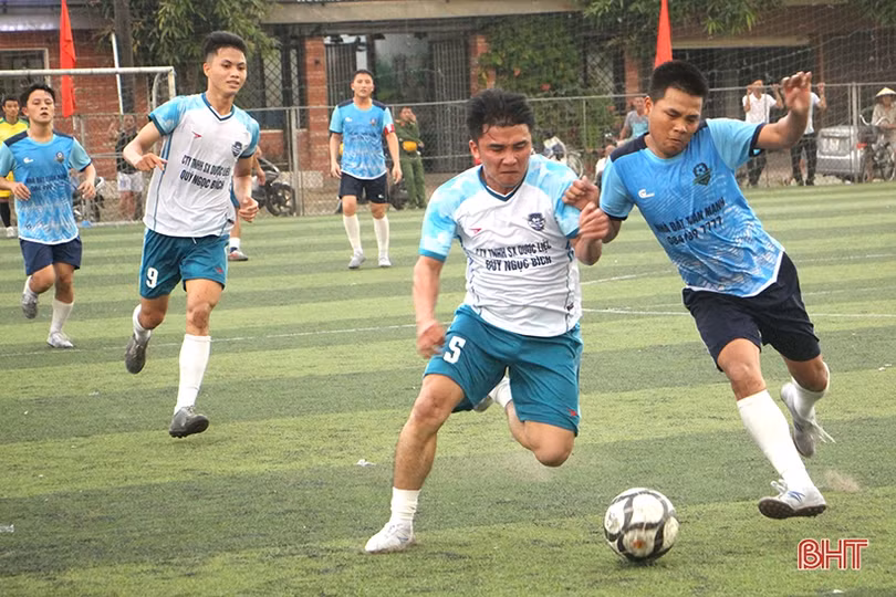 Đội FC Coalition vô địch Giải Bóng đá nam TP Hà Tĩnh tranh Cup Huda