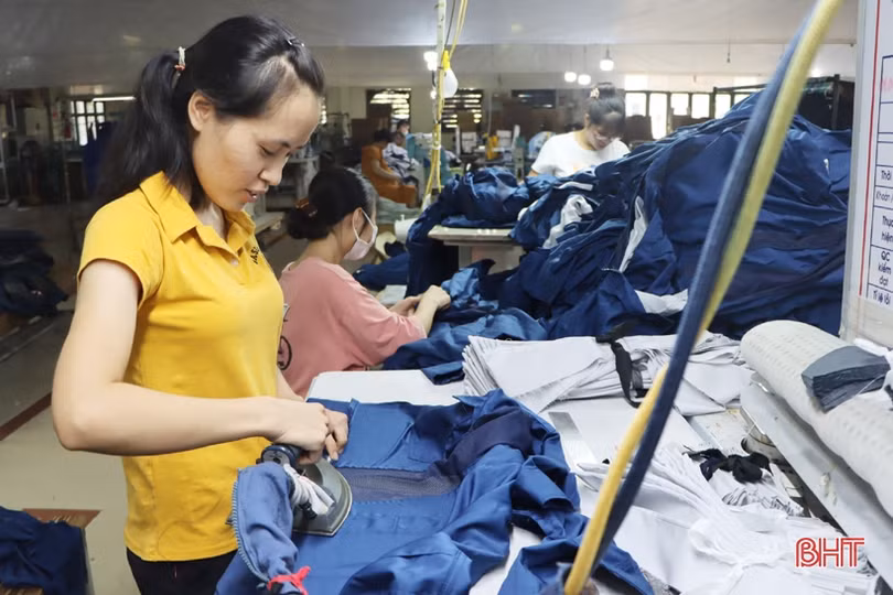 Doanh nghiệp may mặc Hà Tĩnh làm không hết việc đến cuối năm