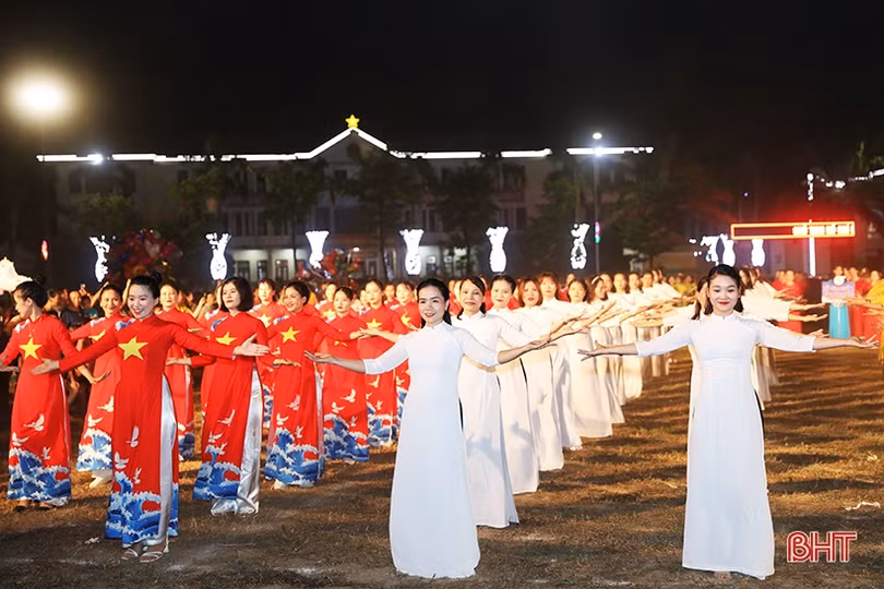 Hội Phụ nữ xã Kỳ Hoa giành giải xuất sắc Hội thi bước nhảy dân vũ TX Kỳ Anh