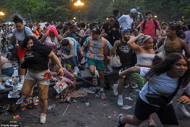 Hàng trăm người giẫm đạp trong cuộc diễu hành tại New York