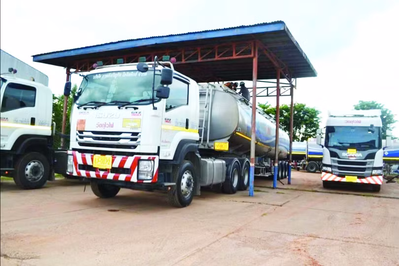 Người dân Lào tạm thời vơi bớt nỗi lo thiếu nhiên liệu