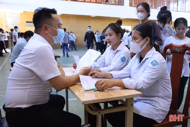 Cao đẳng Kỹ thuật Việt - Đức trao bằng tốt nghiệp cho hơn 1.200 HSSV