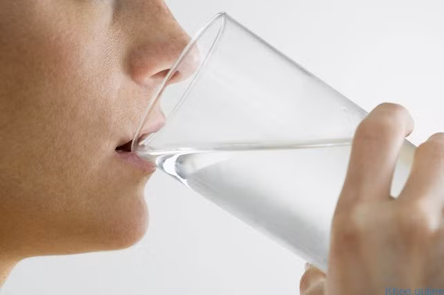Dấu hiệu nhận biết và cách hạn chế cơ thể mất nước do nắng nóng