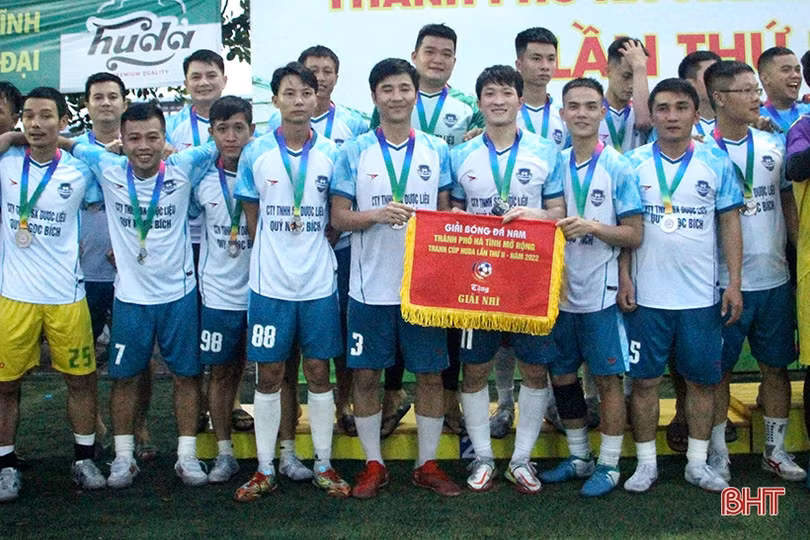 Đội FC Coalition vô địch Giải Bóng đá nam TP Hà Tĩnh tranh Cup Huda