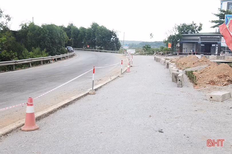 Xử lý bất cập tiềm ẩn nguy cơ tai nạn ở ngã ba Phúc Đồng