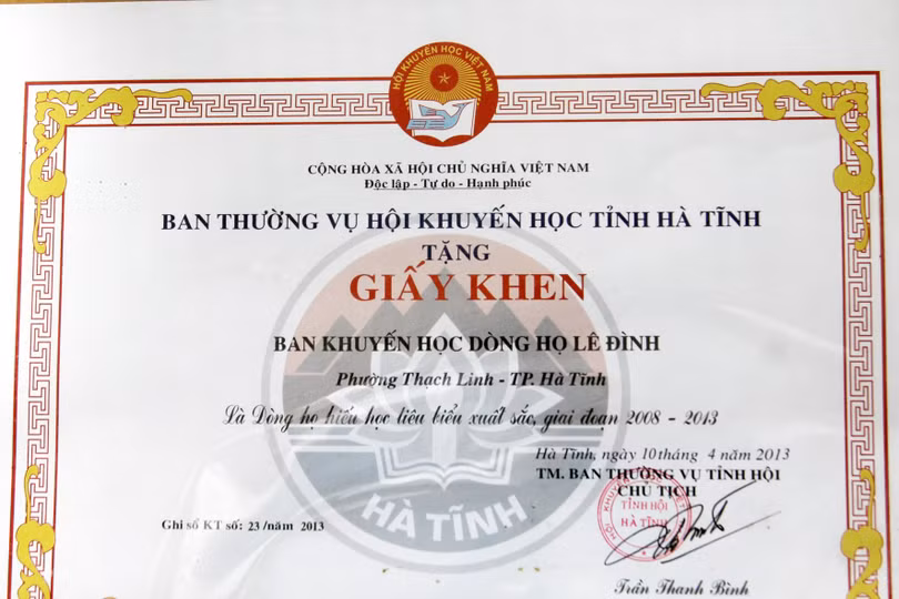 dong ho hieu hoc cua lang bia