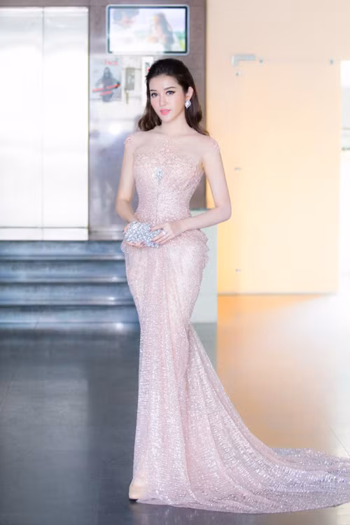 my nhan viet mac dep nhat tuan