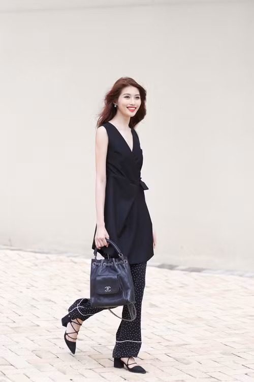 tranh nham chan khi dien trang phuc den