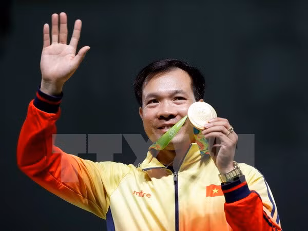 lich su se tiep tuc goi ten hoang xuan vinh