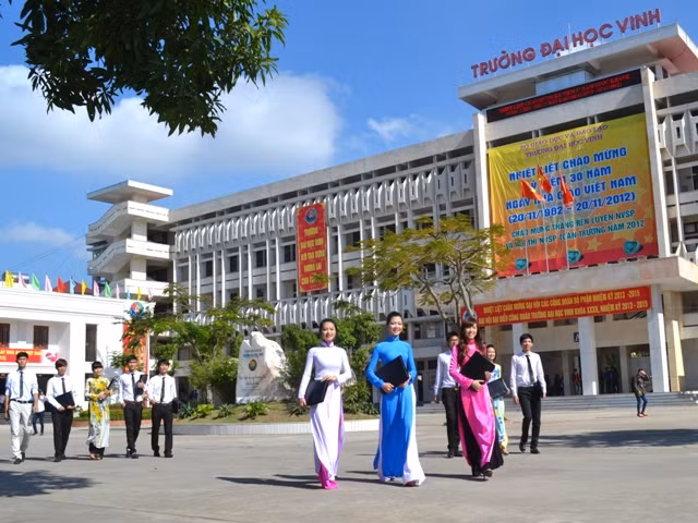 hom nay 13 8 dai hoc vinh cong bo diem chuan