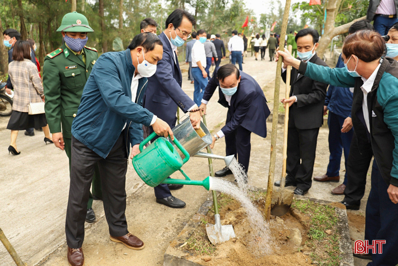 Tâm huyết lắng nghe nguyện vọng cử tri, tham mưu những quyết sách phù hợp thực tiễn địa phương