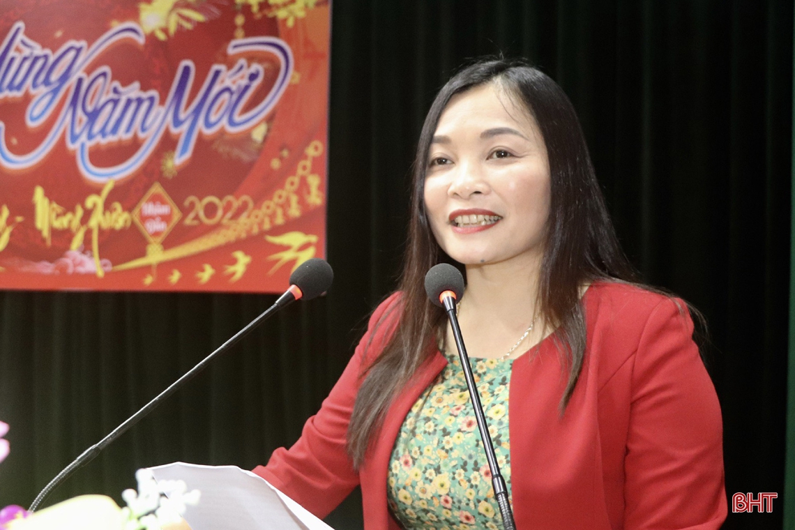 Bí thư Tỉnh ủy chúc tết đảng viên lão thành và người cao tuổi tiêu biểu ở Vũ Quang