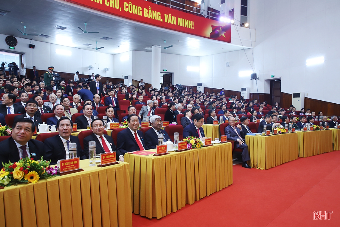 Các đồng chí lãnh đạo, nguyên lãnh đạo Đảng, Nhà nước dự Đại hội Đảng bộ tỉnh Hà Tĩnh lần thứ XIX