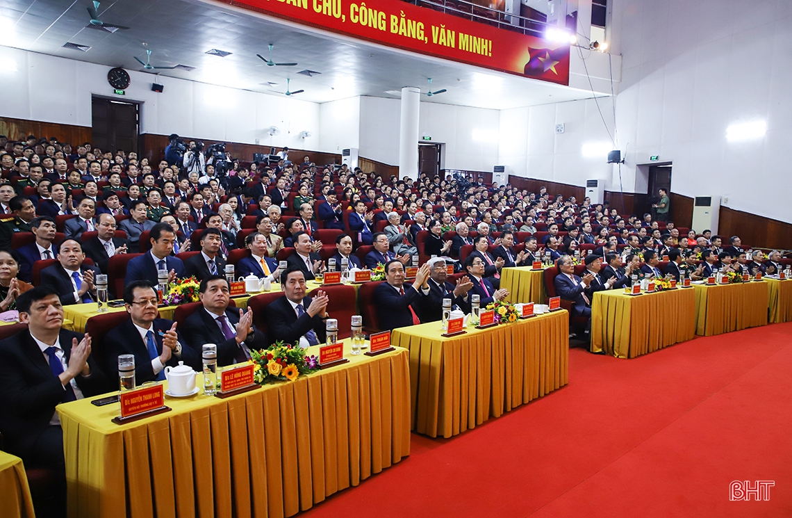 Các đồng chí lãnh đạo, nguyên lãnh đạo Đảng, Nhà nước dự Đại hội Đảng bộ tỉnh Hà Tĩnh lần thứ XIX