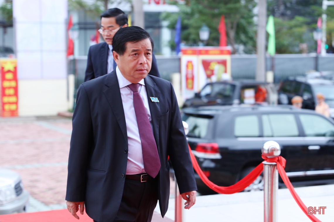 Các đồng chí lãnh đạo, nguyên lãnh đạo Đảng, Nhà nước dự Đại hội Đảng bộ tỉnh Hà Tĩnh lần thứ XIX