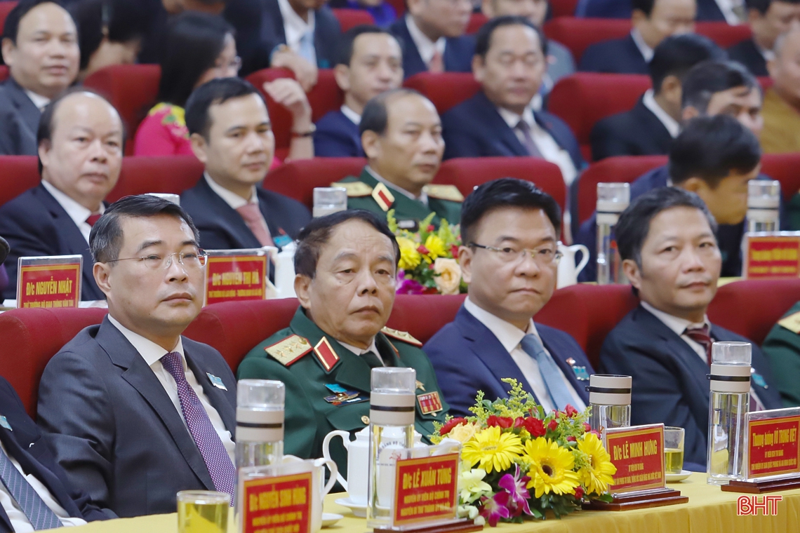Các đồng chí lãnh đạo, nguyên lãnh đạo Đảng, Nhà nước dự Đại hội Đảng bộ tỉnh Hà Tĩnh lần thứ XIX