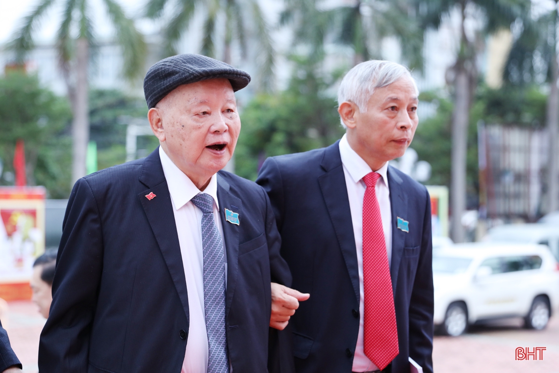 Các đồng chí lãnh đạo, nguyên lãnh đạo Đảng, Nhà nước dự Đại hội Đảng bộ tỉnh Hà Tĩnh lần thứ XIX