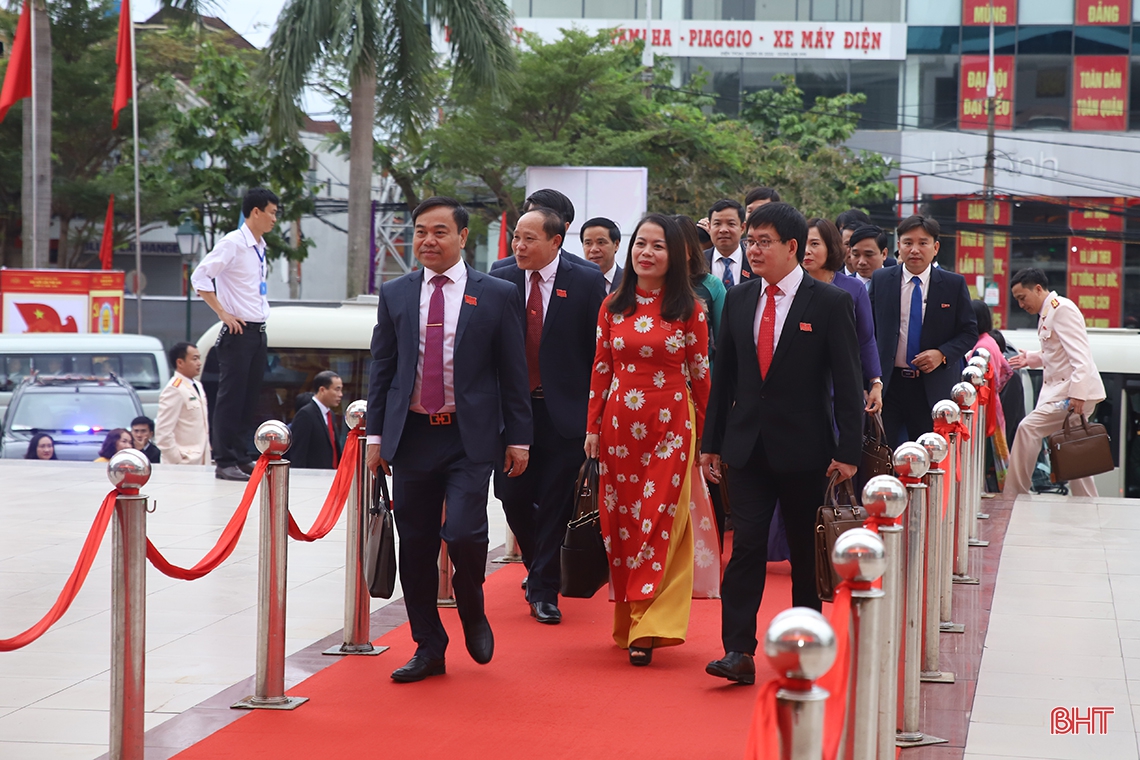 Các đồng chí lãnh đạo, nguyên lãnh đạo Đảng, Nhà nước dự Đại hội Đảng bộ tỉnh Hà Tĩnh lần thứ XIX