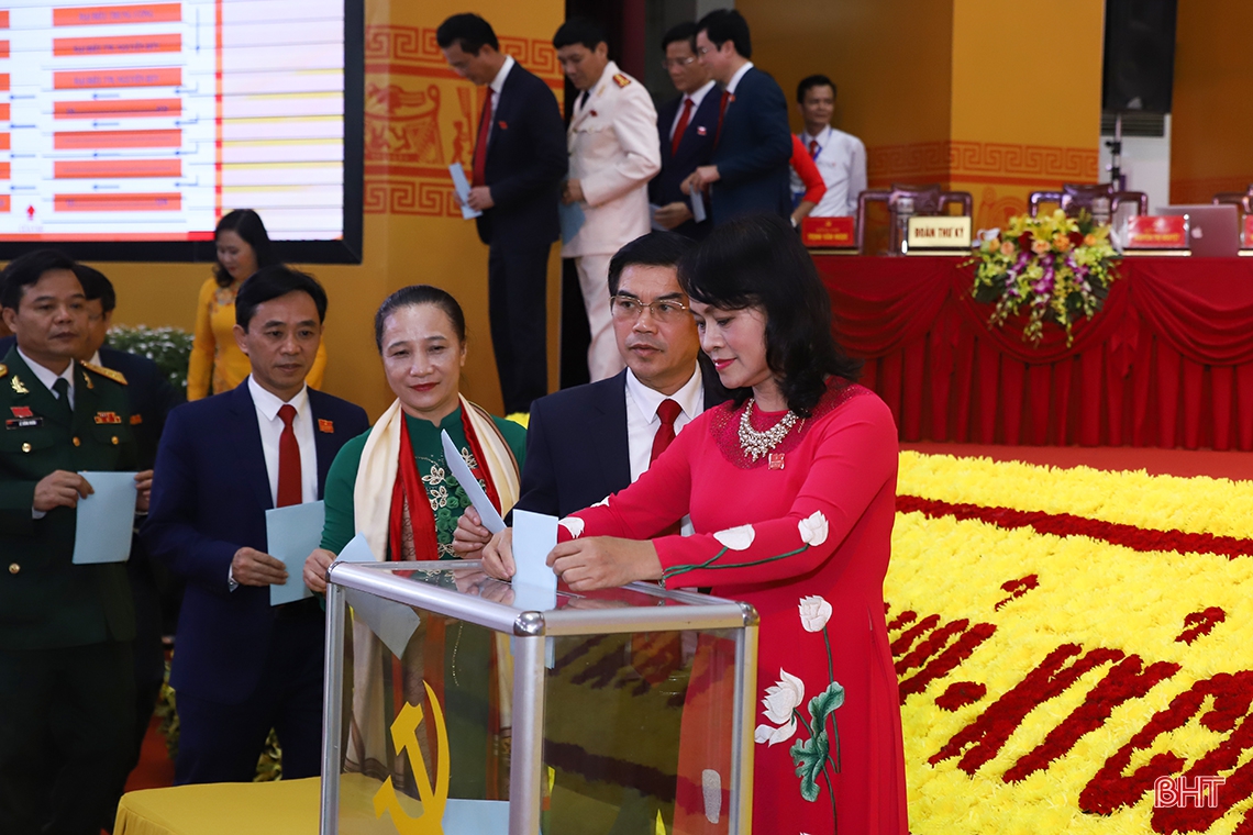 Toàn cảnh Đại hội Đảng bộ Hà Tĩnh lần thứ XIX, nhiệm kỳ 2020 - 2025