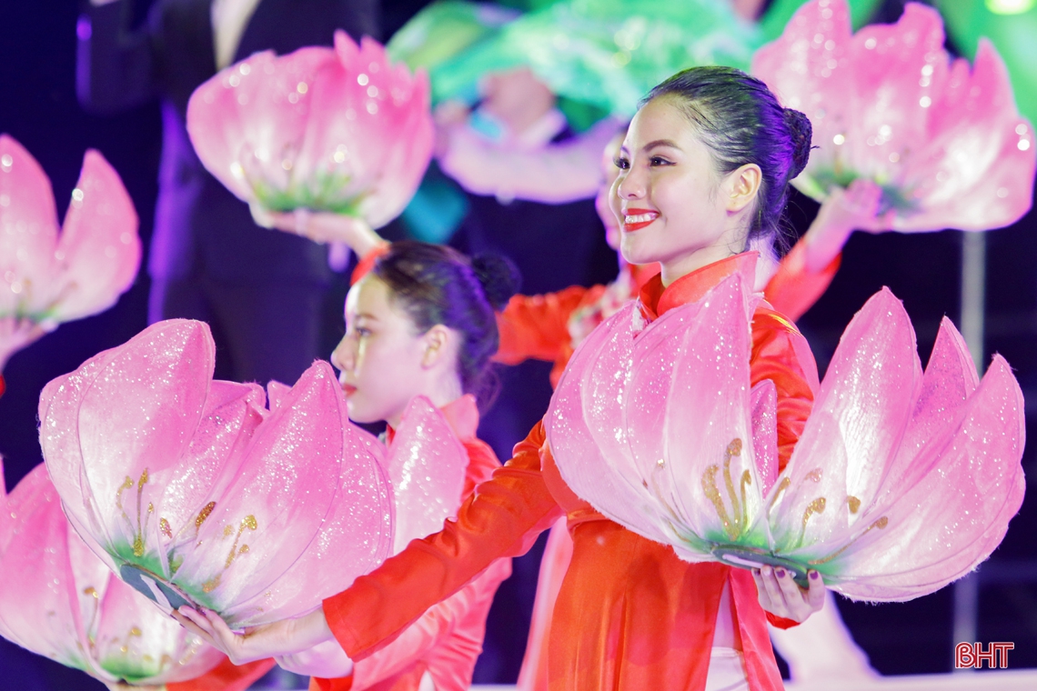 Lắng đọng và tự hào chương trình nghệ thuật “Huyền thoại Đồng Lộc”