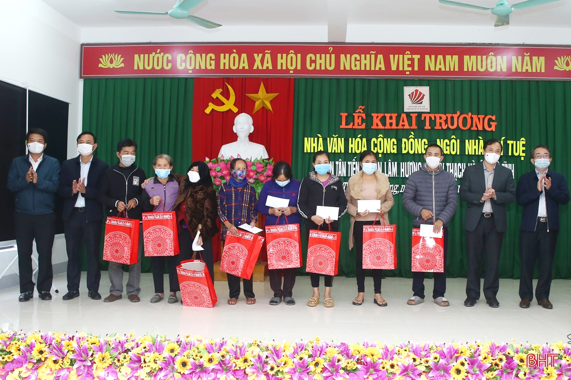 Khai trương nhà văn hóa cộng đồng - ngôi nhà trí tuệ tại Cẩm Xuyên và Thạch Hà
