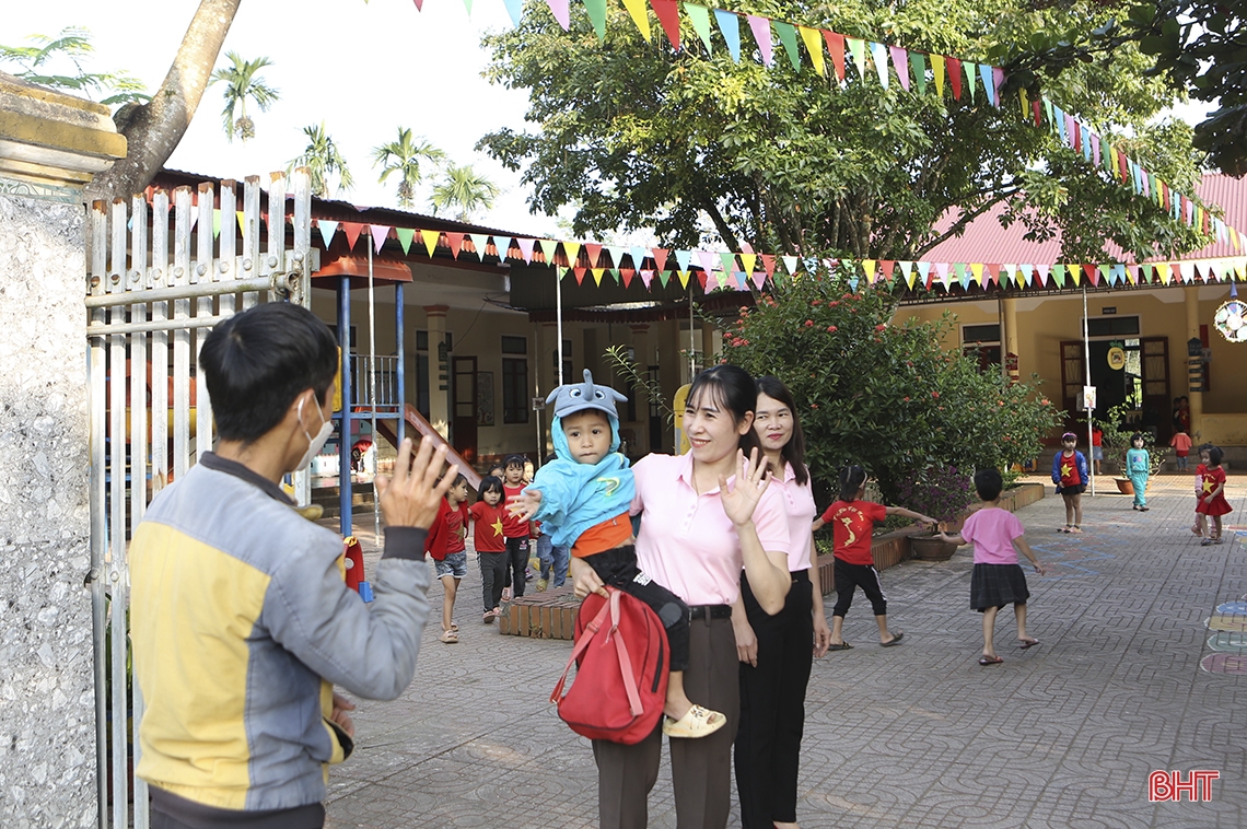 Những người “gieo chữ trên mây” ở xã vùng biên Hà Tĩnh