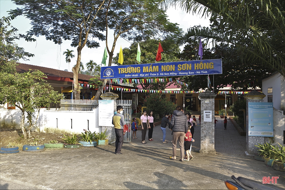 Những người “gieo chữ trên mây” ở xã vùng biên Hà Tĩnh