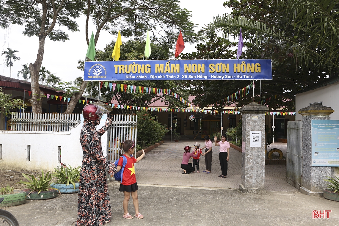 Những người “gieo chữ trên mây” ở xã vùng biên Hà Tĩnh