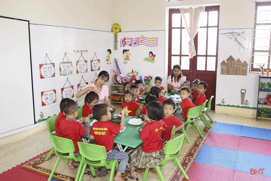 Những người “gieo chữ trên mây” ở xã vùng biên Hà Tĩnh
