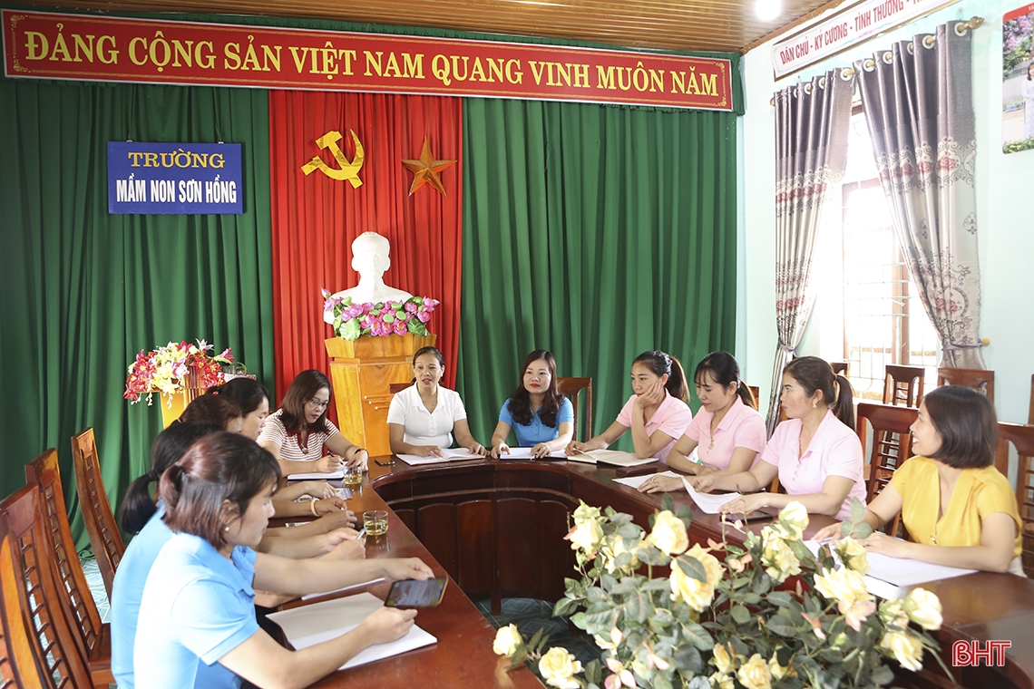 Những người “gieo chữ trên mây” ở xã vùng biên Hà Tĩnh