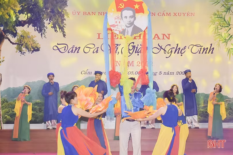 Ấn tượng Liên hoan dân ca ví, giặm Nghệ Tĩnh huyện Cẩm Xuyên năm 2022