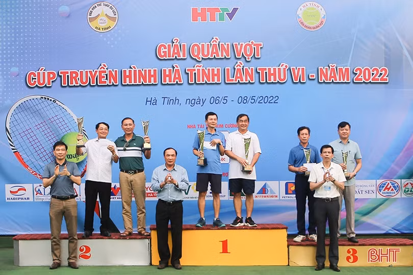 Giải Quần vợt Cúp Truyền hình Hà Tĩnh lần thứ VI vinh danh các tay vợt xuất sắc