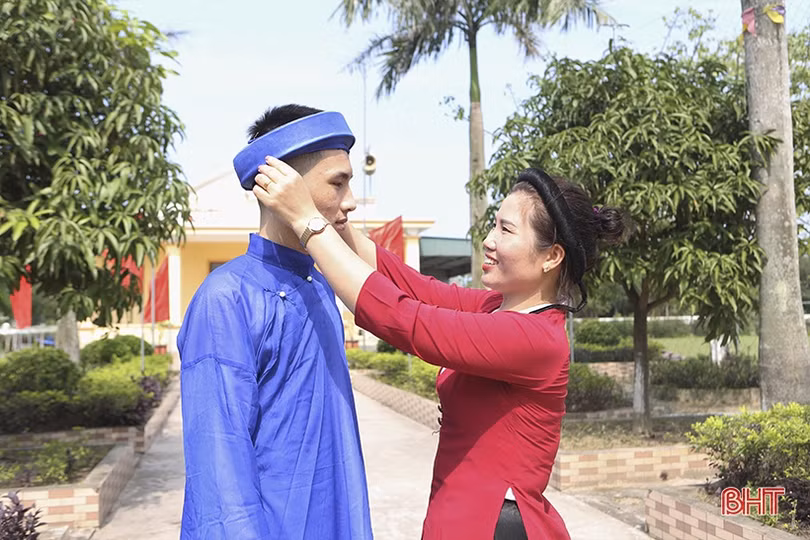 Say mê ví, giặm, mẹ “truyền lửa” cho 2 con trai cùng hát dân ca