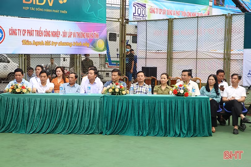 Giải Quần vợt Cúp Truyền hình Hà Tĩnh lần thứ VI vinh danh các tay vợt xuất sắc