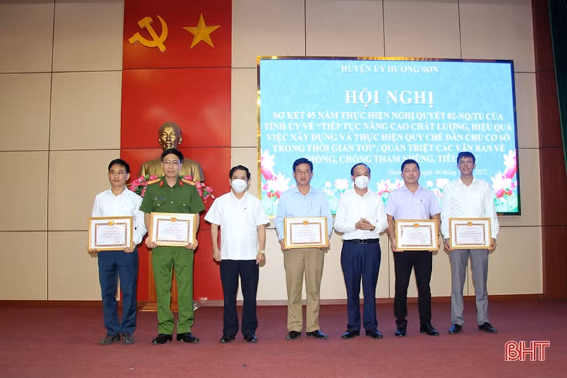 Tiếp tục phát huy có hiệu quả quy chế dân chủ cơ sở ở Hương Sơn
