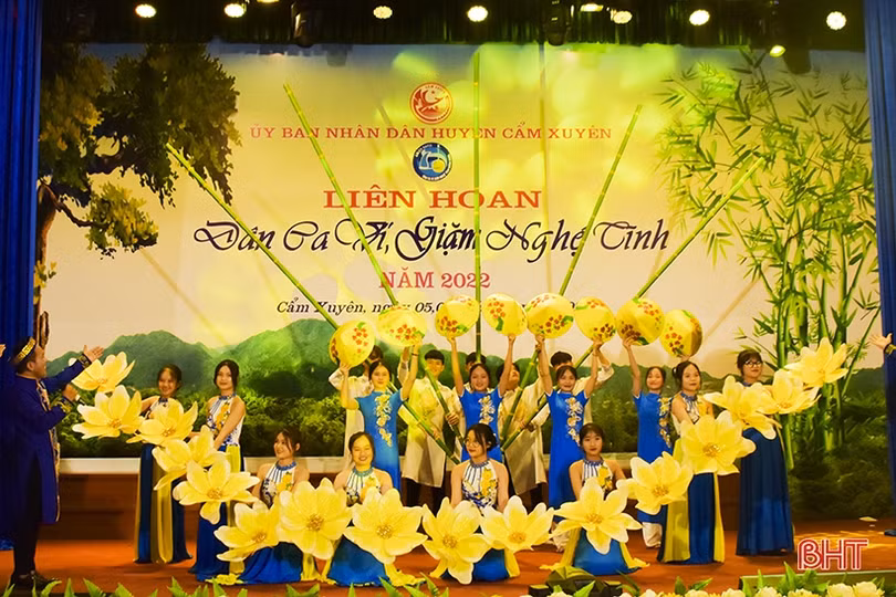 Ấn tượng Liên hoan dân ca ví, giặm Nghệ Tĩnh huyện Cẩm Xuyên năm 2022
